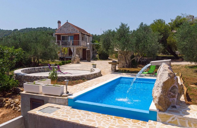 Beautiful home in Ston with WiFi