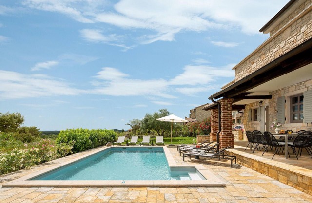 Beautiful home in Sv. Lovrec with WiFi