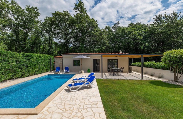 Beautiful home in Sv. Lovrec with WiFi