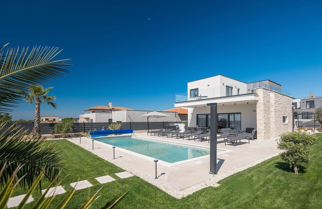 Beautiful home in Tar