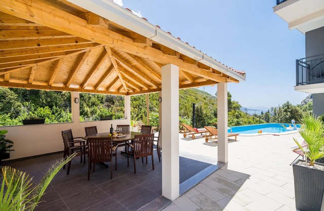 Beautiful home in Trstenik with kitchen