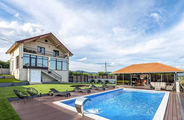 Beautiful home in Velika