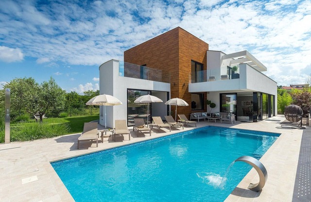 Beautiful home in Visnjan