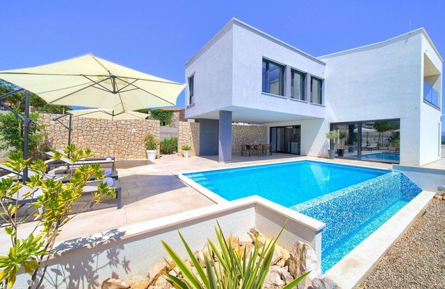 Beautiful home in Vrh with sauna