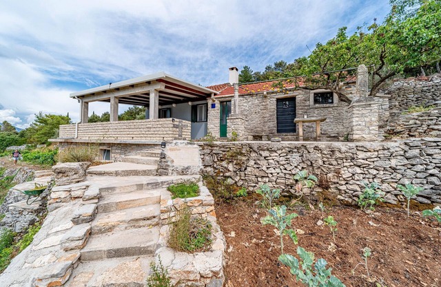 Beautiful home in Zrnovo with WiFi