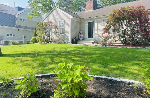 Beautiful home! Steps to Popponesset beach!