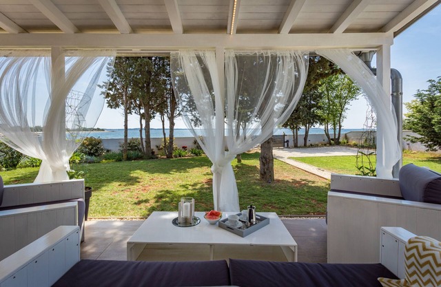 Beautiful house 20 meters from sea, free Wi-Fi