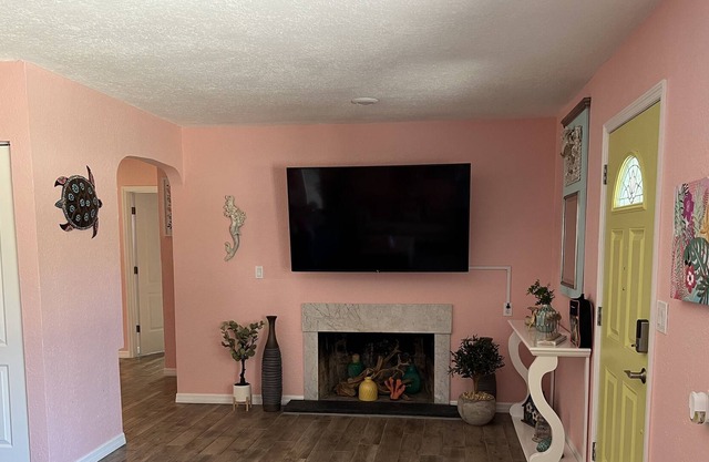 Beautiful House w/boat slip on canal - 15 min from Gulf