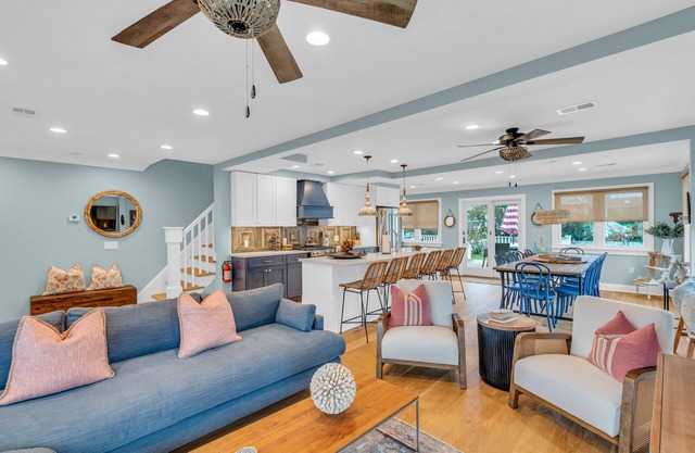 Beautiful house with attached cottage by the sea