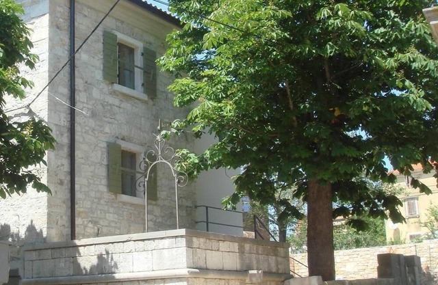 Beautiful Istrian natural stone villa 1891 quiet location, garden,pool,WiFi,10 min beach