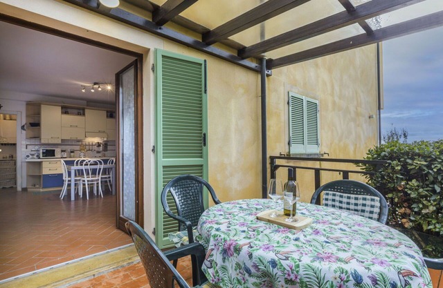 Beautiful apartment for 2 people with pool, WIFI, A/C, TV, patio, pets allowed and parking