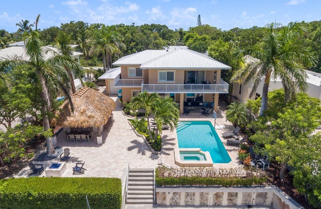 Beautiful Key Largo Resort Home w/Pool, Hot Tub, Tiki, Fire Pit