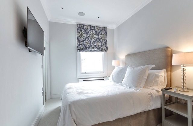 Beautiful Kings Road Gem - 2 bedroom/2.5bathroom