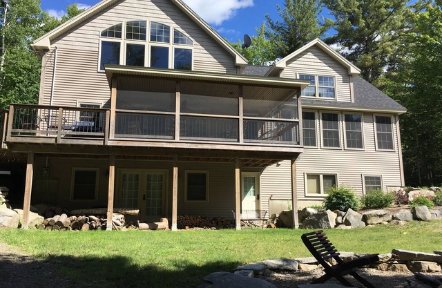 Beautiful lake house for 12-14 Holden, miles of hiking and biking trails!