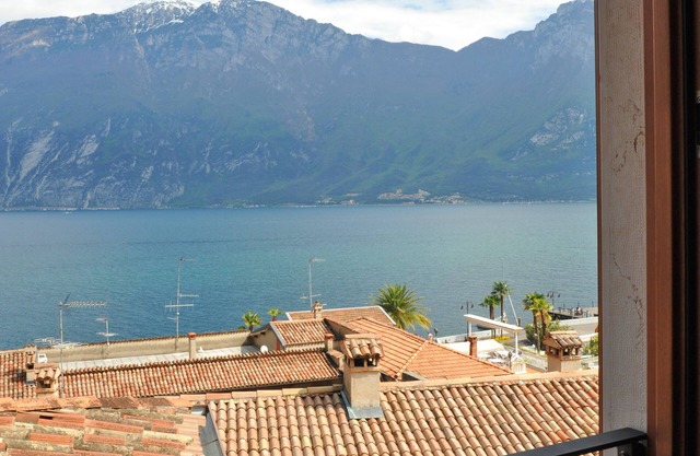 BEAUTIFUL LEMON VACATION WITH LAKE VIEW ~ Ap. 7