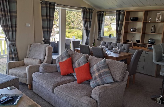 Beautiful Lodge in peaceful location close to the beach