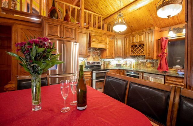 Beautiful Log Home - Spectacular View