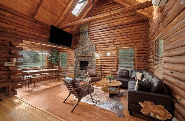Beautiful Log House in Cranberry