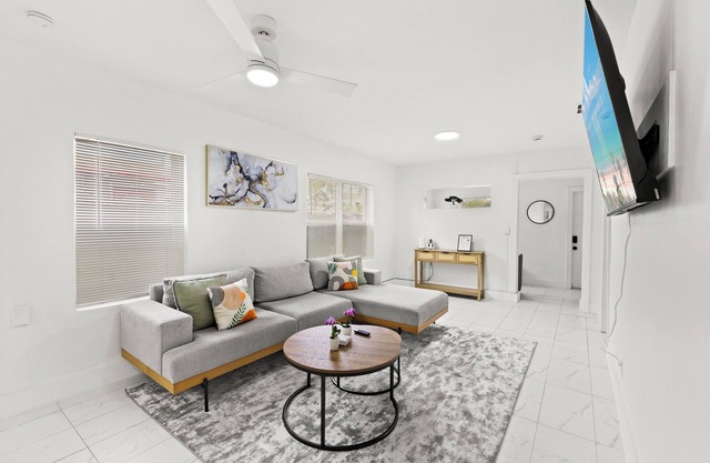 Beautiful Modern Home in Downtown Fort Lauderdale