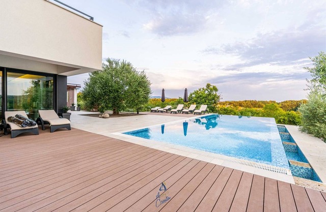 Beautiful modern 4-BR villa for 8 with pool in Istria