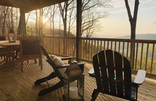 Beautiful Monteagle Bluff Mountain Home Sleeps 12