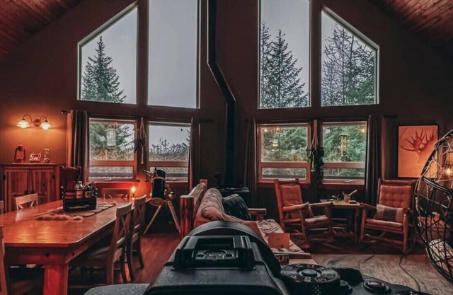 Beautiful Mountain Chalet w/hot tub