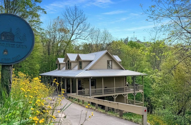 Beautiful Mountain Home: 5BR/5BA Hot Tub + Sauna + Theater + Game Room + Golf + Pool