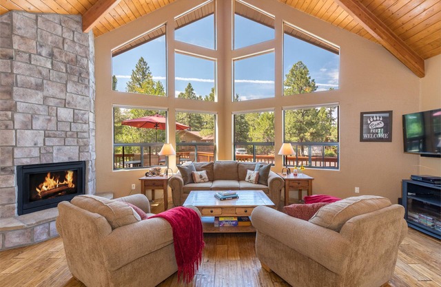 Beautiful Mountain Retreat nestled in the scenic Ponderosa Pines of Munds Park