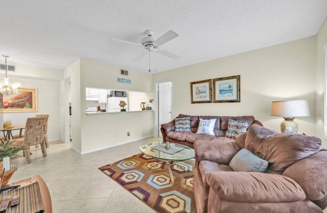Beautiful Naples Condo 2/2, 55+ community!