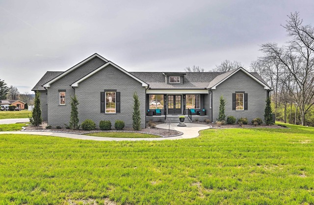 Beautiful Nashville Home Near Downtown w/Hot Tub!