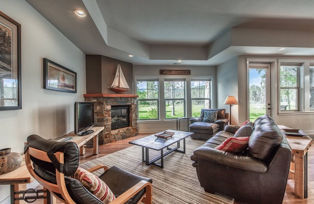 Beautiful natural setting in a new waterfront resort near Sandpoint