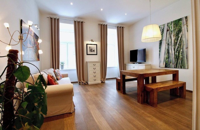 Beautiful New Central Apartment