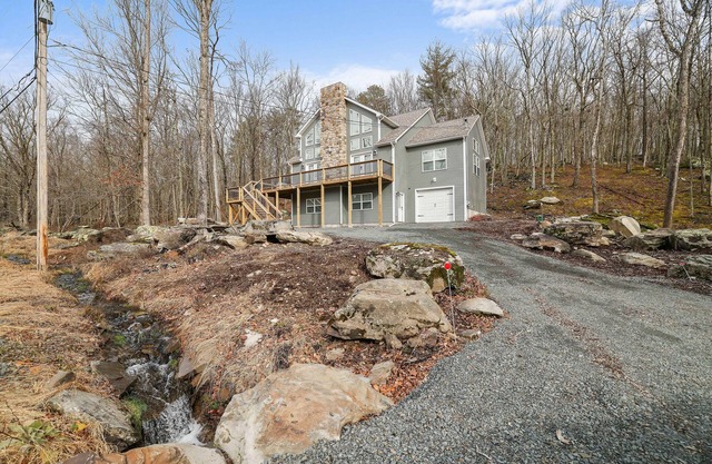 Beautiful New Construction home ready for summer in Masthope!