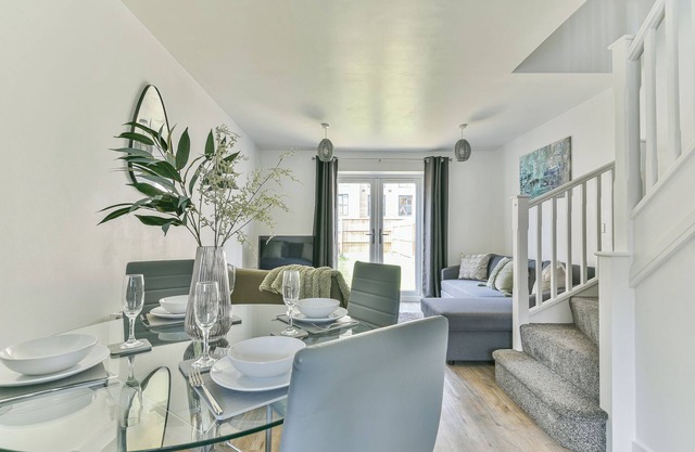 Beautiful New House Derby For 5 Guests, Great for Family, Contractors, NHS Staff