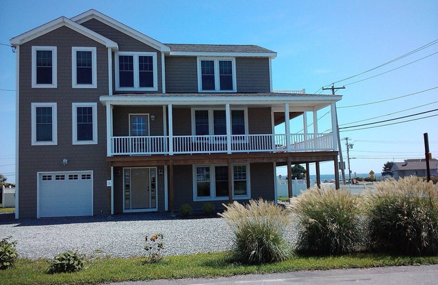 Beautiful new large home overlooking Scarborough beach