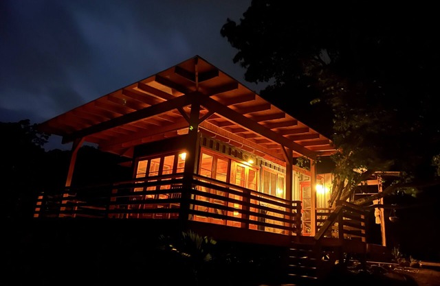 Beautiful North Shore Cottage. 30-day bookings minimum.