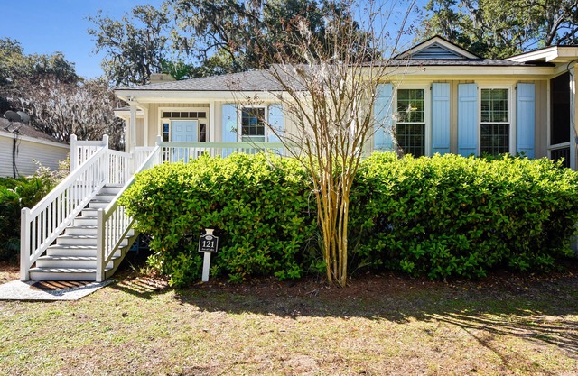 Beautiful Ocean View Cottage. Golf cart included with booking. Firepit!