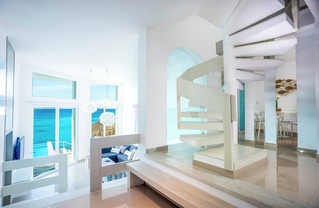 BEAUTIFUL OCEANFRONT HOME IN COZUMEL ISLAND