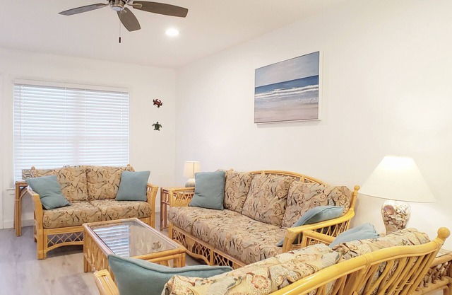 Beautiful Oceanside Property W/Pool in Great Beach Location!