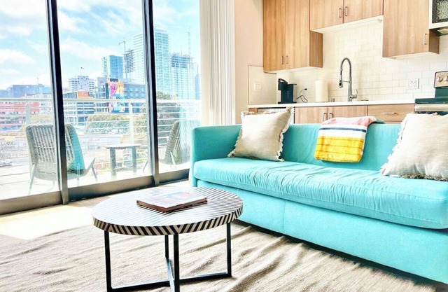 Beautiful One Bedroom Apartment With View of City