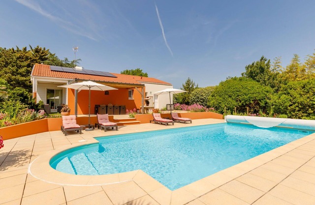 Beautiful private villa for 8 people with WIFI, private pool, TV, terrace, pets allowed and park.