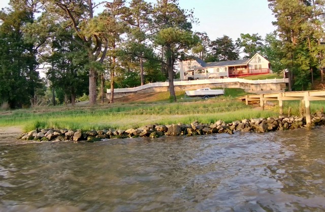 Beautiful & Peaceful House Overlooking the River. Pets Welcome! Kayaks and Dock