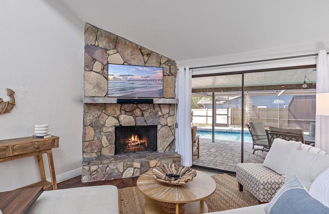 Beautiful, Pool Home Close to Beach, Golf, UTC