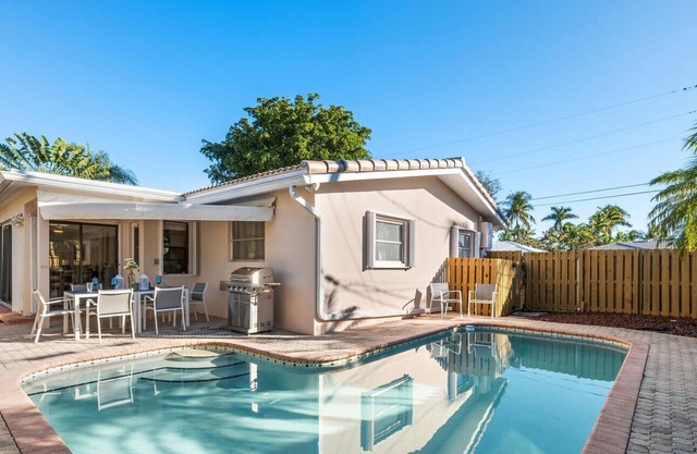 BEAUTIFUL POOL HOUSE