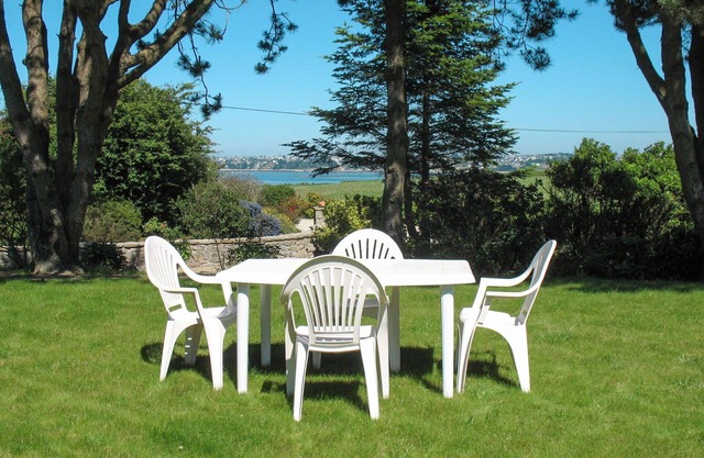 Beautiful private villa for 4 people with WIFI, TV, terrace, pets allowed and parking