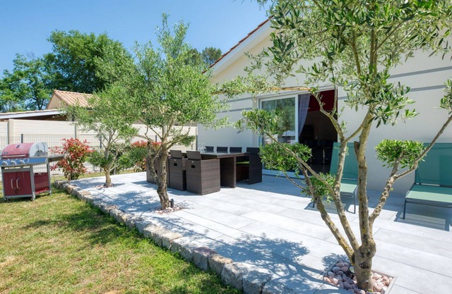 Beautiful private villa for 4 people with A/C, TV, terrace and parking