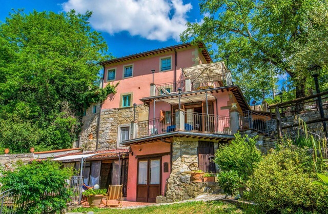 Beautiful private villa for 12 people with private pool, WIFI, TV, terrace and pets allowed