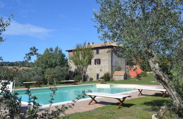 Beautiful private villa for 18 guests with WIFI, private pool, patio and pets allowed