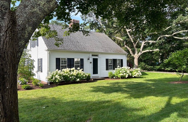 Beautiful Private Home w/Pool & Hot Tub minutes from Harwich Port Beaches