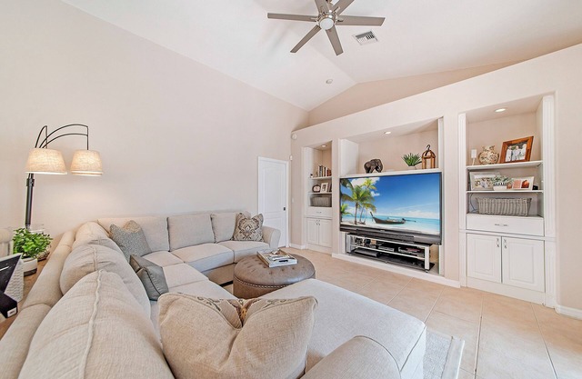 Beautiful Private & Secluded Pool Home - Briarwood